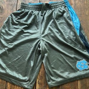 North Carolina Tar Heels men’s basketball shorts. Size XL
